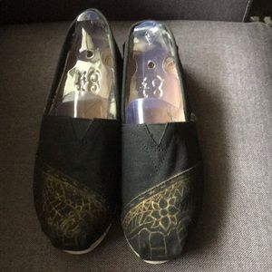 Toms black /gold flats size 9
